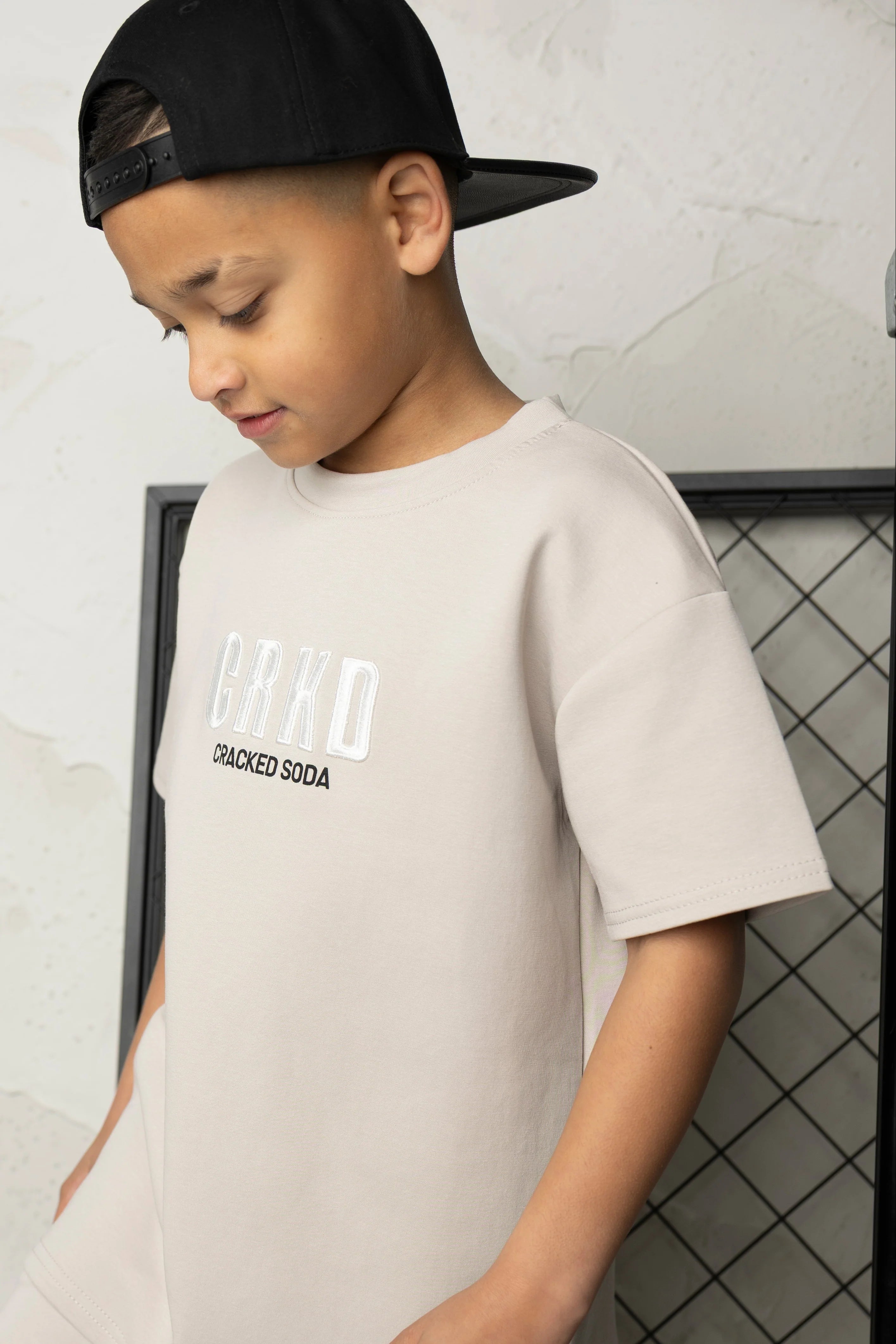 Freddie CRKD Tee - Pebble