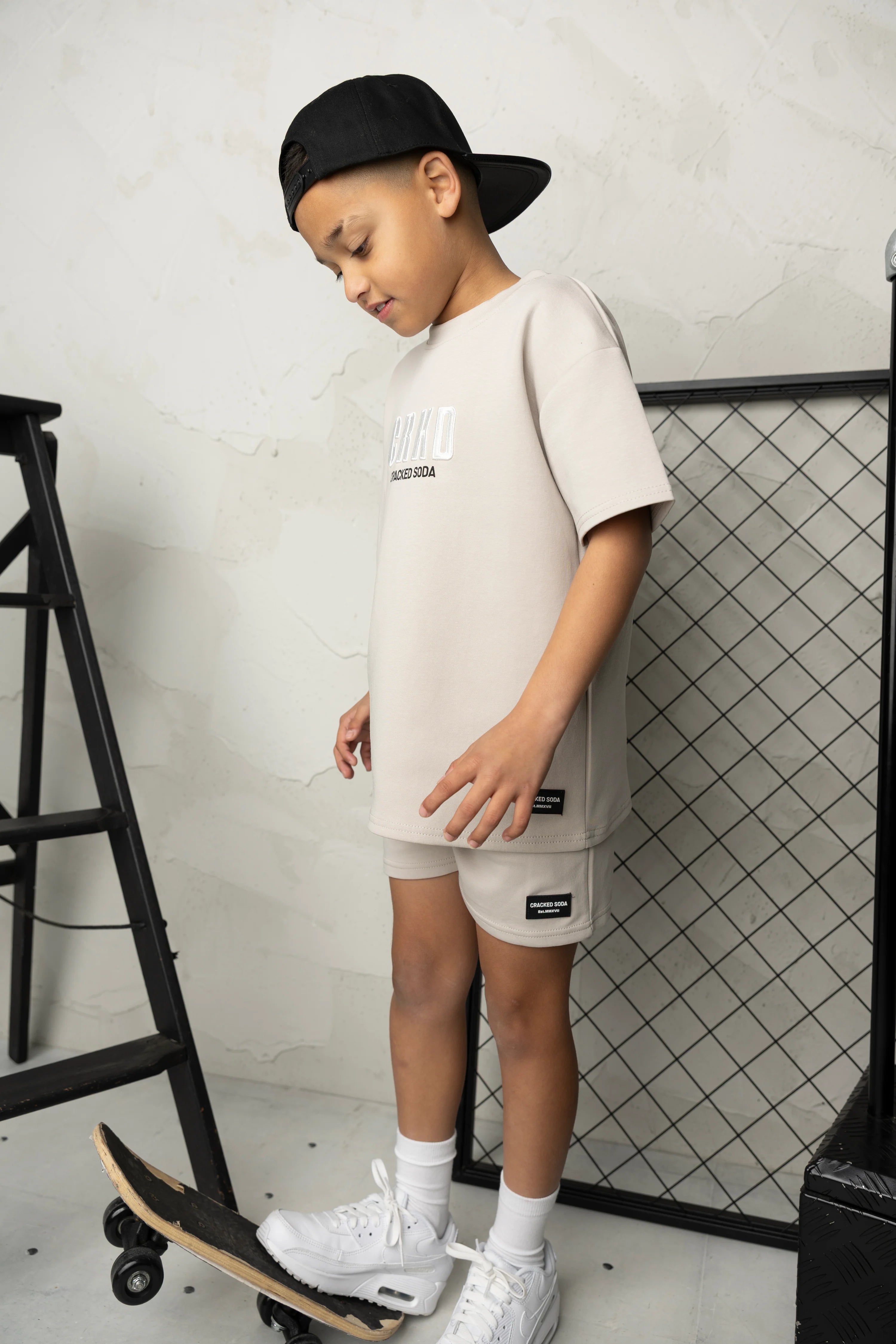 Freddie CRKD Tee - Pebble