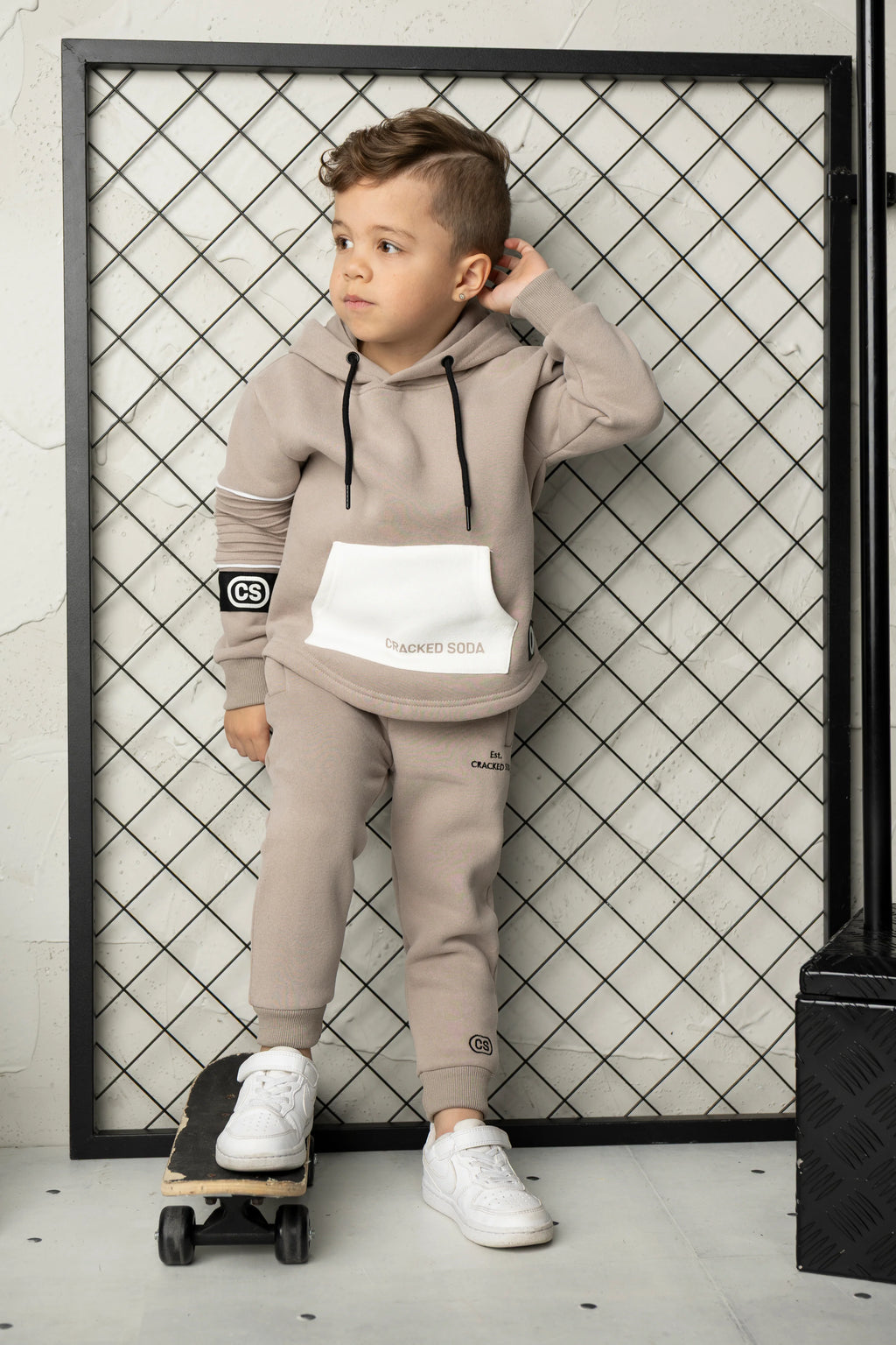 Theodore Essential Trackpant - Truffle