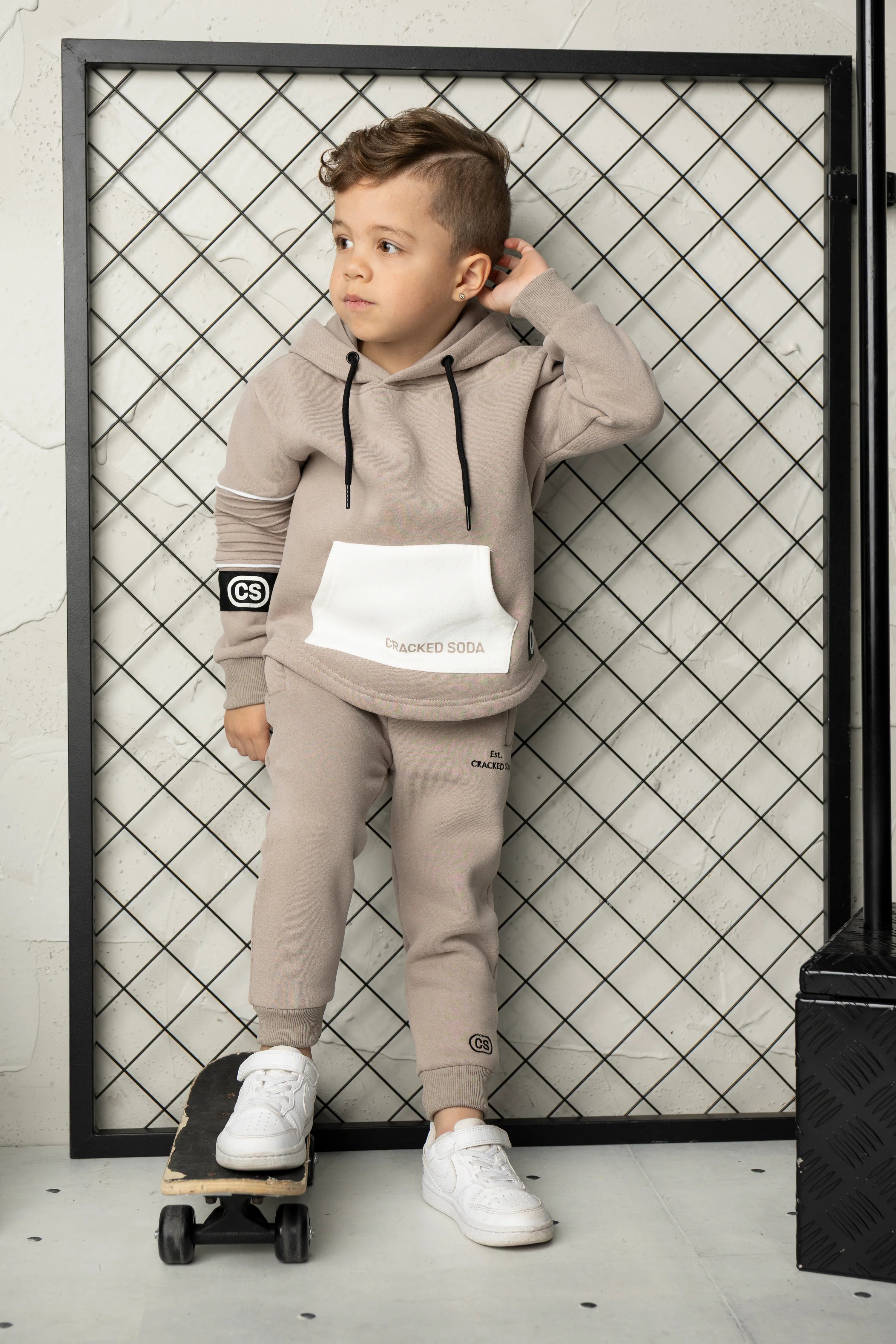 Theodore Essential Trackpant - Truffle