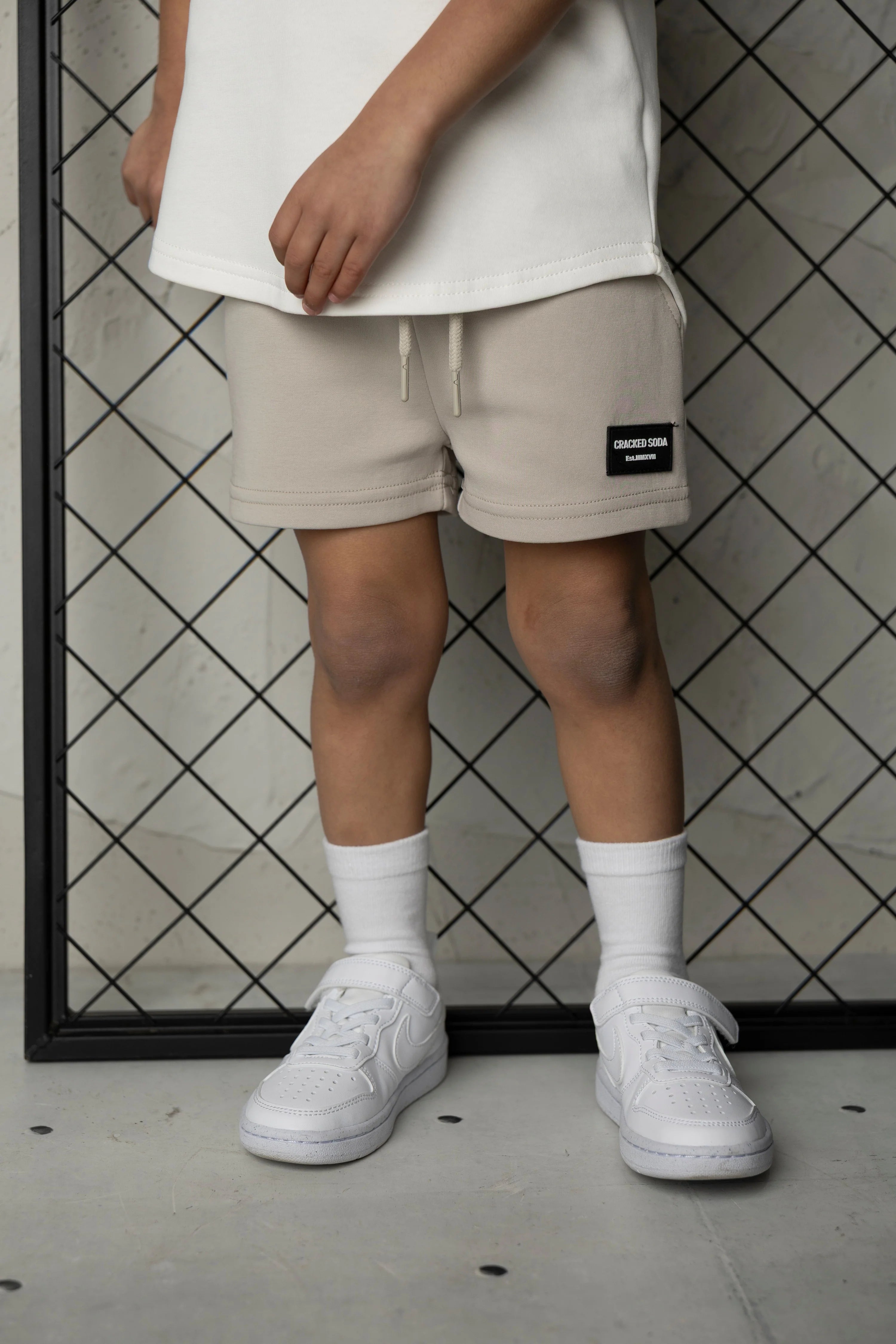 Freddie Essential Short - Pebble
