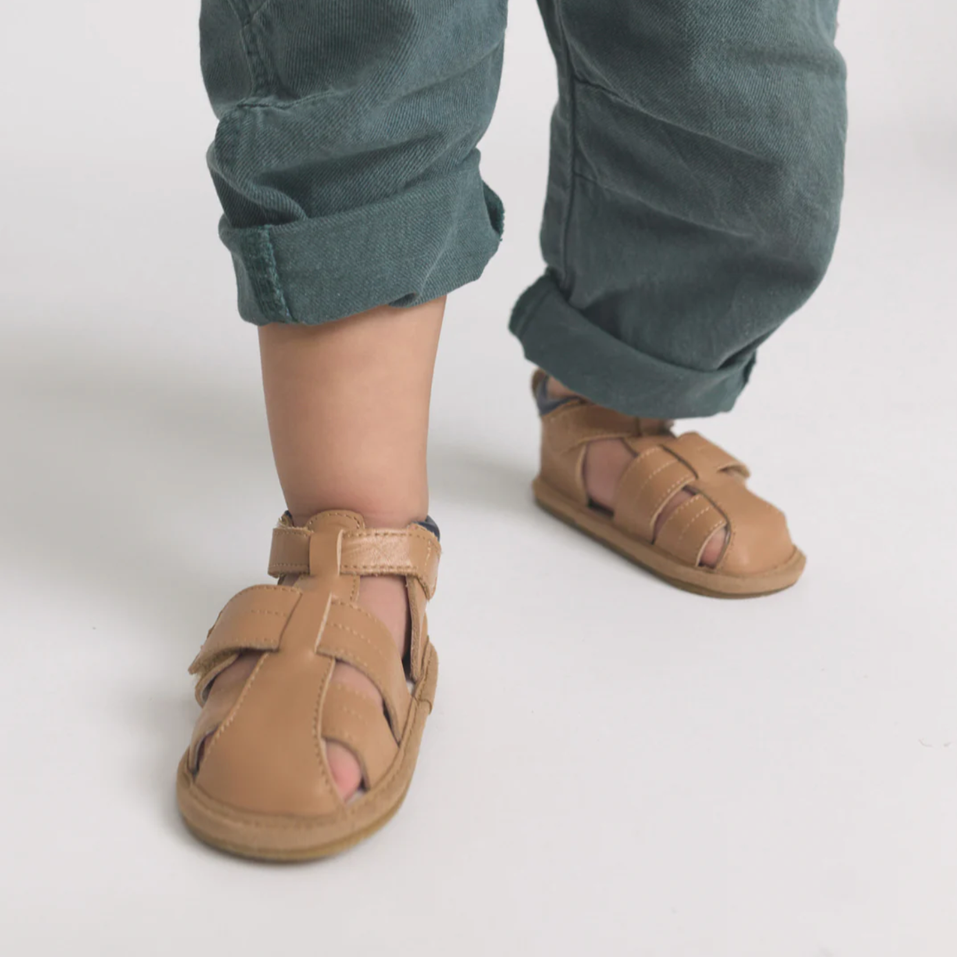 LEVI Tan